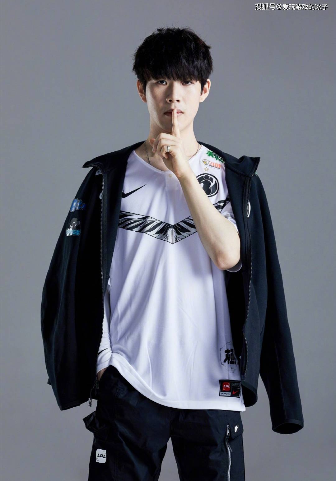 整场比赛中间被拉开了差距！徐秀城，魏国的猛将 Siwoo ，被疯狂捕捉。进化版的 Generation Gaming 横扫 Dplus KIA