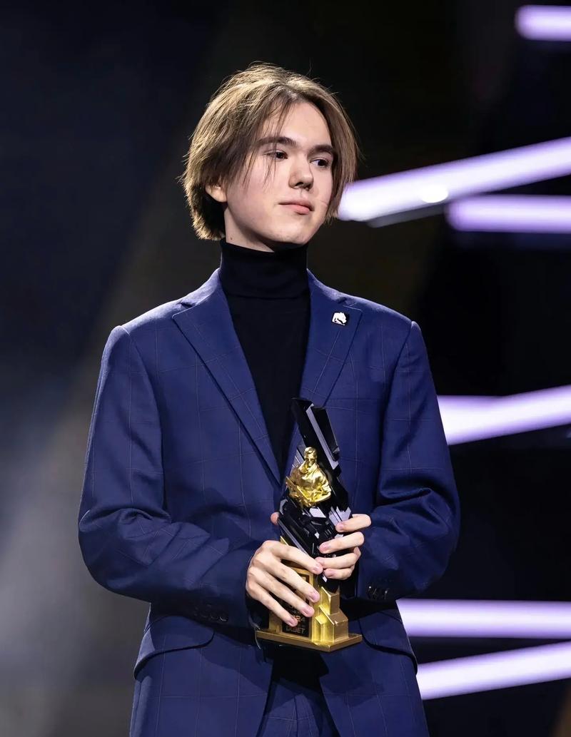 冠军阵容基石已进入离队倒计时，FPX需尽早找到接班人