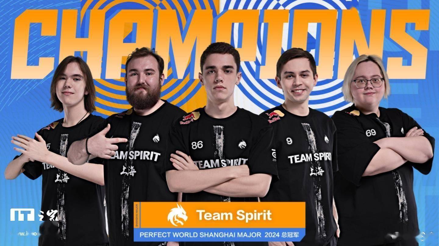 TES公布全员在巴黎场馆合照：在巴黎的首波合影